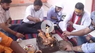 बरेली: धोपेश्वर नाथ मंदिर में समाजवादी पार्टी के कार्यकर्ताओं ने अखिलेश यादव का जन्मदिन हवन पूजन करके मनाया