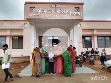 बल्देवगढ़: बल्देवगढ़: गल्ला मंडी के ठेकेदारों ने आदिवासी बस्ती का रास्ता किया बंद, महिलाओं ने SDM से शिकायत की