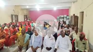 रहुई: सभागार भवन रहुई में बीडीओ ने एसआईआर को लेकर बीएलओ और जनप्रतिनिधियों के साथ बैठक की