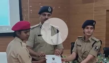 पूर्णिया पूर्व: पूर्णिया में नव नियुक्त सिपाही को पुलिस उप-महानिरीक्षक और पुलिस अधीक्षक द्वारा दिया गया नियुक्ति पत्र