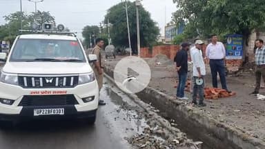 रामपुर: नगर पालिका के अधिशासी अभियंता व जिला वन अधिकारी ने राधा टॉकीज के निकट पेड़ लगाने को लेकर लिया जायजा