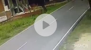 कुंडा: महेशगंज के जैतापुर झींगुर में टाइनी संचालक से हुई लूट, घटना सीसीटीवी में कैद