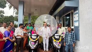 ಶಿರಸಿ: ಶಿಶು ಅಭಿವೃದ್ಧಿ ಇಲಾಖೆ ಆವರಣದಲ್ಲಿ ಶಾಸಕ ಹೆಬ್ಬಾರರಿಂದ ವಿಕಲಚೇತನರಿಗೆ ತ್ರಿಚಕ್ರ ವಾಹನ ವಿತರಣೆ