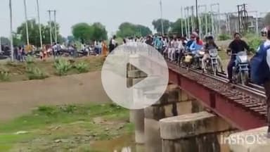 श्योपुर: रेल पटरी पर दौड़ी बाइकें, जाम के दौरान जान जोखिम में डालकर चुना वैकल्पिक रास्ता, वीडियो वायरल