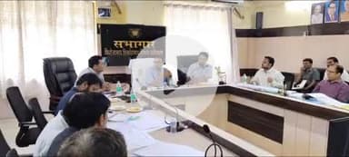 फिरोज़ाबाद: शिकोहाबाद विकास प्राधिकरण के सभागार में ट्रांसपोर्ट नगर योजना पर डीएम रमेश रंजन ने की सख्त कार्रवाई