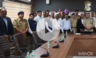 आगरा: पुलिस आयुक्त कार्यालय सभागार में विदेशी पर्यटकों की सुरक्षा को लेकर होटल प्रबंधकों के साथ की गई गोष्ठी