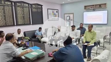 कहरा: डीएम दीपेश कुमार की अध्यक्षता में राष्ट्रीय राजमार्ग 107 व 327 E के निर्माण कार्यों की हुई समीक्षा