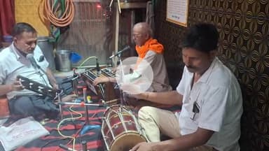 कन्नौज: कन्नौज के मकरंदनगर स्थित हनुमान मंदिर में मंगलवार को भजन कीर्तन का कार्यक्रम, आरती के बाद किया गया प्रसाद