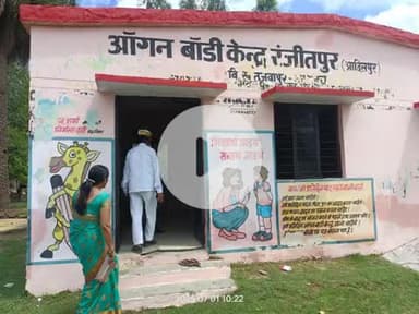 बहराइच : सीडीओ मुकेश चन्द्र ने आंगनबाड़ी, स्कूल व पंचायत भवन का किया निरीक्षण
तीन कक्षाओं में केवल 15 बच्चे मिले उपस्थित