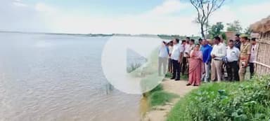 बहराइच : घाघरा नदी सेतु के गाइड बन्ध की हो रही कटान का उच्चाधिकारियों ने किया निरीक्षण

 तत्काल आगणन प्रेषण के निर्देश