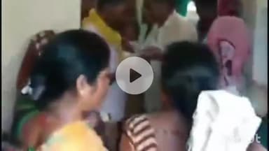 पीरो: पीरो के चतुर्भुजी बराव में डीलर द्वारा राशन कम देने पर महिलाएं आपस में भिड़ी, वीडियो हुआ वायरल