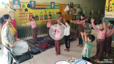 मिर्ज़ापुर: 45 दिनों की गर्मी की छुट्टियां खत्म, पहले दिन विद्यालय पहुंचे बच्चों से स्कूल परिसर हुआ गुलजार, लेकिन उपस्थिति रही कम