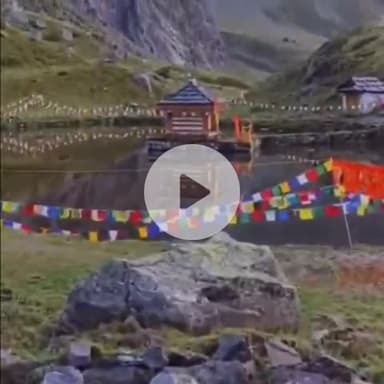 टापरी: विश्व के सबसे ऊँचे कृष्ण मंदिर युला कंडे में श्रद्धालुओं की भीड़, बारिश में प्रशासन ने एहतियात बरतने का किया आग्रह