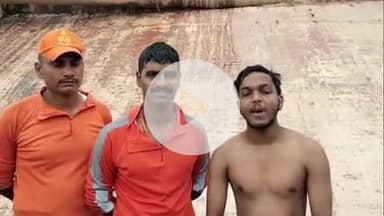 मीरघाट पर गंगा में स्नान करते हुए गोरखपुर निवासी आयुष सिंह को डूबने से NDRF के जवानों ने बचाई जान