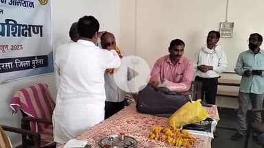 पोरसा: जनपद पंचायत पोरसा से सहायक लेखा अधिकारी हुए रिटायर, गीता, रामायण, शाल व श्रीफल से सम्मान के साथ दी गई विदाई