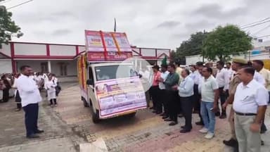 संभल: जिला कलेक्टर से सीएमओ ऑफिस तक निकाली गई रैली, संचारी रोग अभियान का शुभारंभ डीएम ने हरी झंडी दिखाकर किया