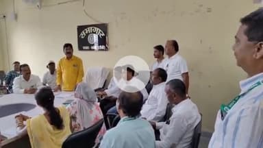 कांके: कांके विधायक ने कांके प्रखंड कार्यालय में जनप्रतिनिधियों और अधिकारियों के साथ की बैठक