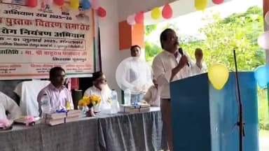 पूरनपुर: शेरपुर कला प्राथमिक विद्यालय में विधायक बाबूराम पासवान ने छात्र-छात्राओं को वितरित की किताबें