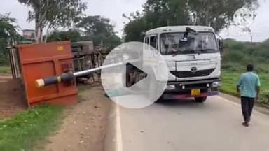 सागवाड़ा: औद्योगिक क्षेत्र में आडीवाट मार्ग पर पलटा बजरी से भरा ट्रोला, 2 घंटे तक लगा रहा जाम