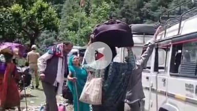 राजगढ़ी: सिलाई बैंड से ट्रांशिपमेंट के माध्यम से उनके गंतव्य के लिए भेजे जा रहे यात्री