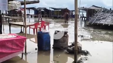 धनौरा: उत्तराखंड में भारी बारिश के बाद गजरौला में उफान पर आई तिगरी गंगा, पुरोहितों की झोपड़ियां डूबी