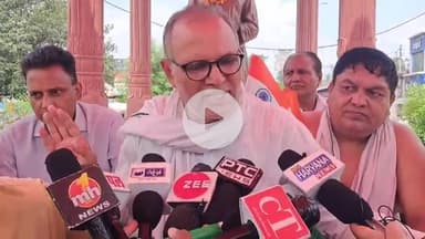 भिवानी में महान स्वतन्त्रता सेनानी पंडित नेकीराम शर्मा की आदमकद प्रतीमा की चार दिवारी रिपेरिंग हेतु धरना व प्रदर्शन किया