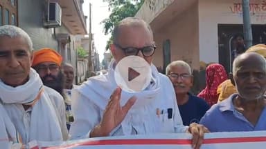 भिवानी में पिपलीवाली जोहड़ी के सामने वाली गली में सीवर ओवरफलो व बारिश के पानी की निकासी हेतु जन संघर्ष समिति ने प्रदर्शन