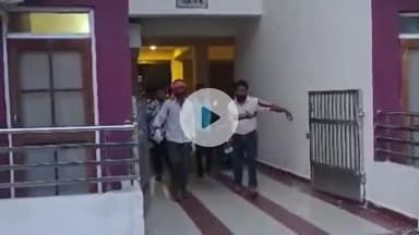 झांसी: केंद्रीय कृषि विश्वविद्यालय कैंपस में असिस्टेंट प्रोफेसर के बेटे का शव बाथरूम के शावर के पाइप पर लटका मिला