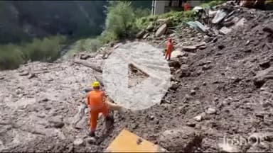 राजगढ़ी: सिलाई बैंड के पास पानी और मलबे में बहे 7 मजदूरों की तलाश में एनडीआरएफ ने स्निफर डॉग की मदद से चलाया सर्च अभियान