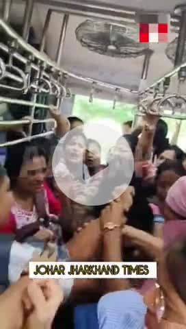 महाराष्ट्रः करजत से #Local

TrainFight #WomensCoachClash

#Passenger Fight