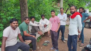 झांसी: फुटेरा में शराब के नशे में सोये व्यक्ति की हुई मौत, बेटे का आरोप- परिजनों ने मिलकर पिलाई शराब