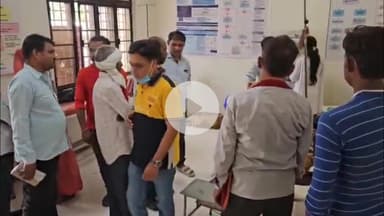 मोठ: मोठ कोतवाली क्षेत्र में ज़हरीला खाना खाने से मां-बेटे की तबीयत बिगड़ी, झांसी मेडिकल कॉलेज किया गया रेफर