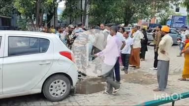 गोपालगंज: भड़कुईया मोड़ के पास कार ने बाइक को मारी टक्कर, बाइक सवार जख्मी, कार क्षतिग्रस्त