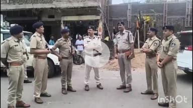 धार: त्योहारों को देखते हुए धार में फ्लैग मार्च, डीआईजी ने सुरक्षा व्यवस्था का जायजा लिया