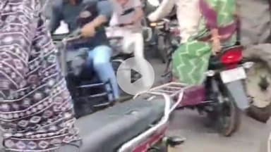 पचोर: पचोर अंडर ब्रिज के जाम में फंसा सांसद रोडमल नागर का काफिला, गनमैन ने रास्ता दिखाया, लोगों ने कहा- दो गेट बनें