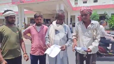 झांसी: प्रधानमंत्री की ओर से खाते में भेजी जा रही सम्मान निधि को धोखे से निकाला गया, दो किसानों ने जिलाधिकारी से की शिकायत