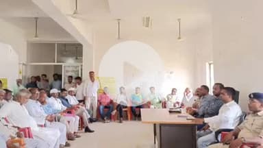 बेनीपुर आगामी मुहर्रम पर्व को लेकर अलीनगर प्रखंड कार्यालय के सभागार में की गई बैठक