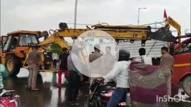 आगरा: डॉ. MPS वर्ल्ड स्कूल के सामने तेज रफ्तार कैंटर ने रोड सेफ्टी का कार्य कर रहे कर्मचारियों को मारी टक्कर, चालक समेत 5 घायल