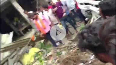 फरेंदा: पुरन्दरपुर क्षेत्र के सुधारपुर चौराहे पर अनियंत्रित ट्रेलर ने तीन लोगों को रौंदा, एक की मौत, दो गंभीर घायल