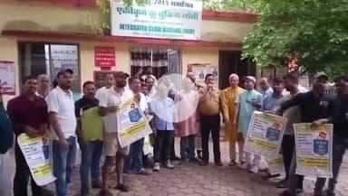 कटनी नगर: वेस्ट सेंट्रल रेलवे मजदूर संघ ने कर्मचारियों की मांगों को लेकर किया प्रदर्शन