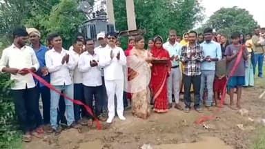 इचाक: डाढ़ा में अंधेरे से मुक्ति: डाढ़ा पंचायत के बभनी गांव में मुखिया की पहल पर लगा नया ट्रांसफार्मर