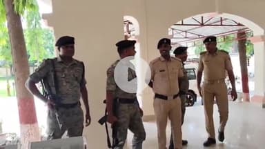 बेतिया: दलाली करते रंगे हाथ गिरफ्तार हुए एक पार्टी के नेता दीपक राम, एसपी की कार्रवाई से मचा हड़कंप