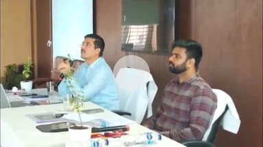 खालवा: खालवा के खेड़ी ग्राम में कलेक्टर ने विकास कार्यों की समीक्षा की