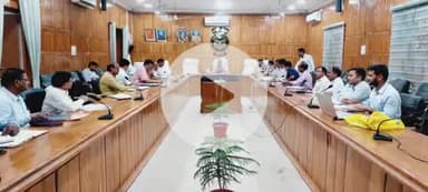 बहराइच :  बैठक में जिलाधिकारी ने बहुउद्देश्यीय हब के अग्रिम भाग में ग्रीन एरिया विकसित करने का दिया निर्देश