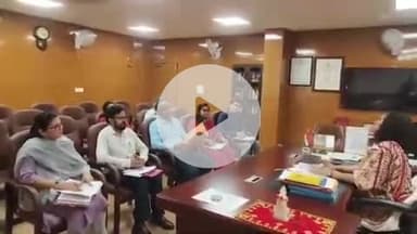 गुमला: डीसी ने गोदाम व पीडीएस दुकानदारों को राशन के रखरखाव के दिए निर्देश