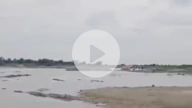 करनैलगंज: एल्गिन ब्रिज पर घाघरा का जलस्तर बढ़ा, खतरे के निशान से 30 सेमी नीचे