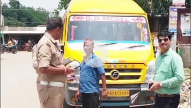 जौनपुर: नगर में अनफिट स्कूली वाहनों के खिलाफ चला चेकिंग अभियान