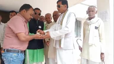 उचेहरा: विद्युत मंडल कार्यालय उंचेहरा पहुंचकर भाकियु टिकैत के ठाकुर प्रसाद सिंह ने JE उंचेहरा व बिहटा को ज्ञापन सौंपा