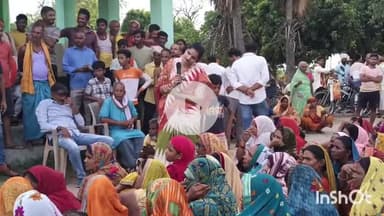 आरा: राजद नेत्री ने वर्तमान विधायक के गांव धमार में महिला चौपाल लगाई, महिलाओं ने समस्याओं की खोली पोल