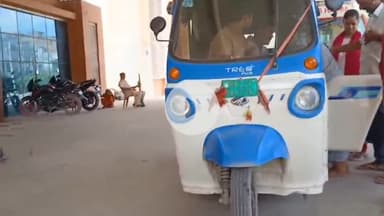 बेतिया: ब्लॉक चौक के पीछे मछली हट्टा में सड़क दुर्घटना, पति-पत्नी घायल, जीएमसीएच में भर्ती